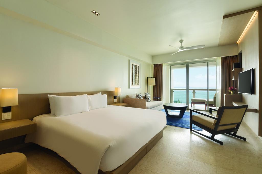 Junior King Suite Oceanfront